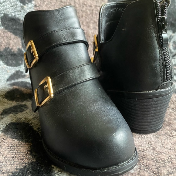New Unused Black Double Buckle Ankle Bootie - Picture 3 of 3
